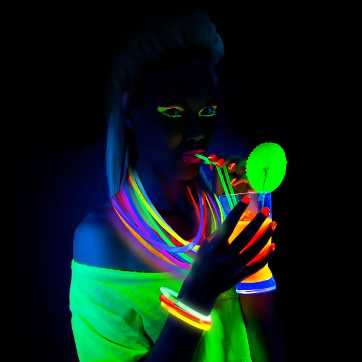 100 Glow Sticks Bulk - Glow in The Dark Party Supplies
