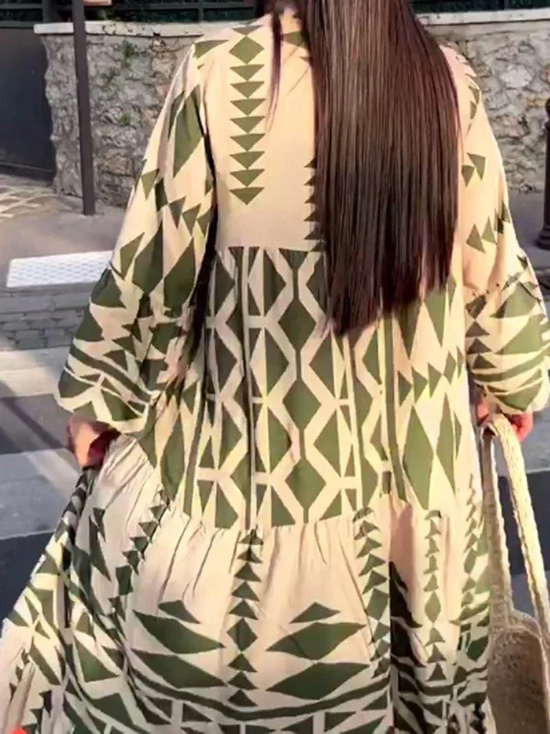 Ronja - Retro dress with V-neck and oversize