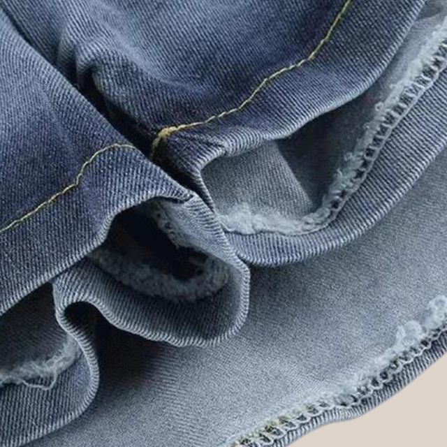 Hannah - Denim shorts with frill trim