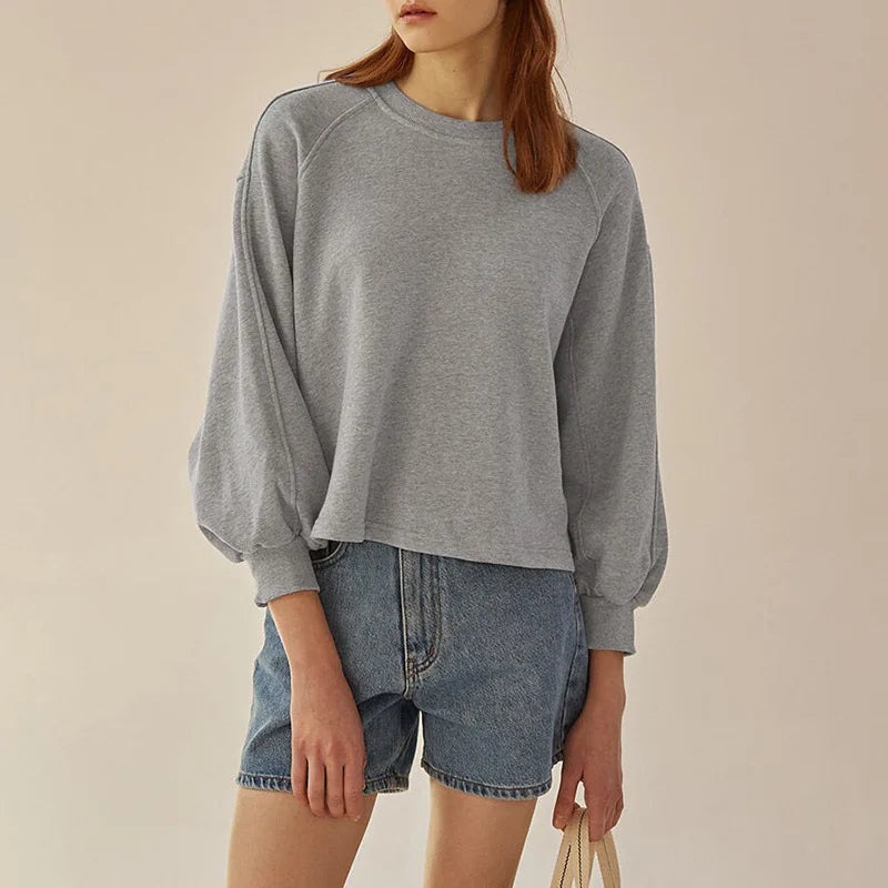 Mira - Classic crewneck sweatshirt with balloon sleeves