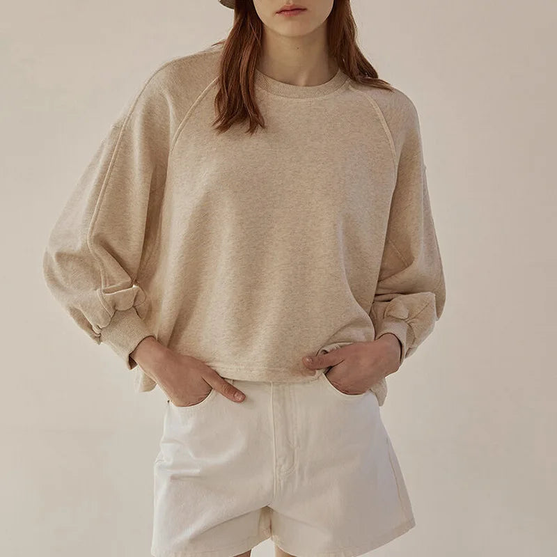 Mira - Classic crewneck sweatshirt with balloon sleeves