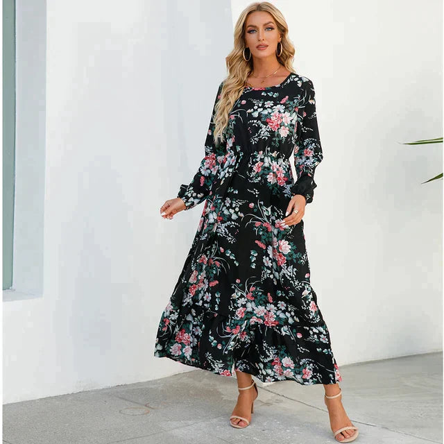 Petra - Fashionable floral dress with round neckline