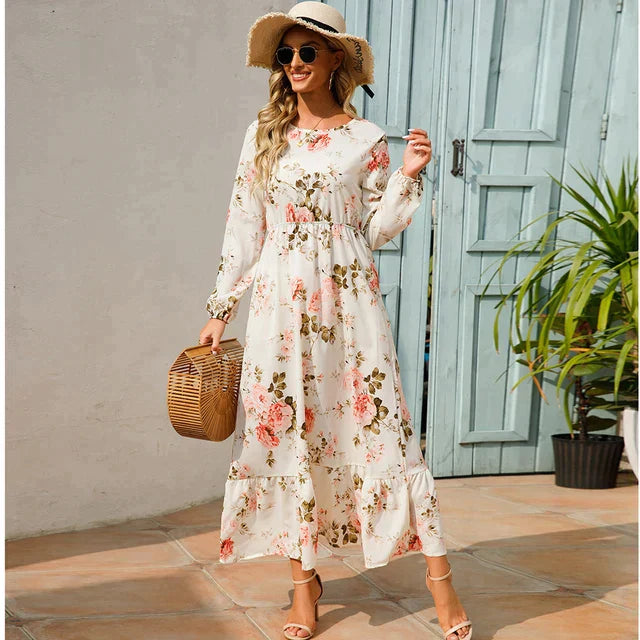 Petra - Fashionable floral dress with round neckline