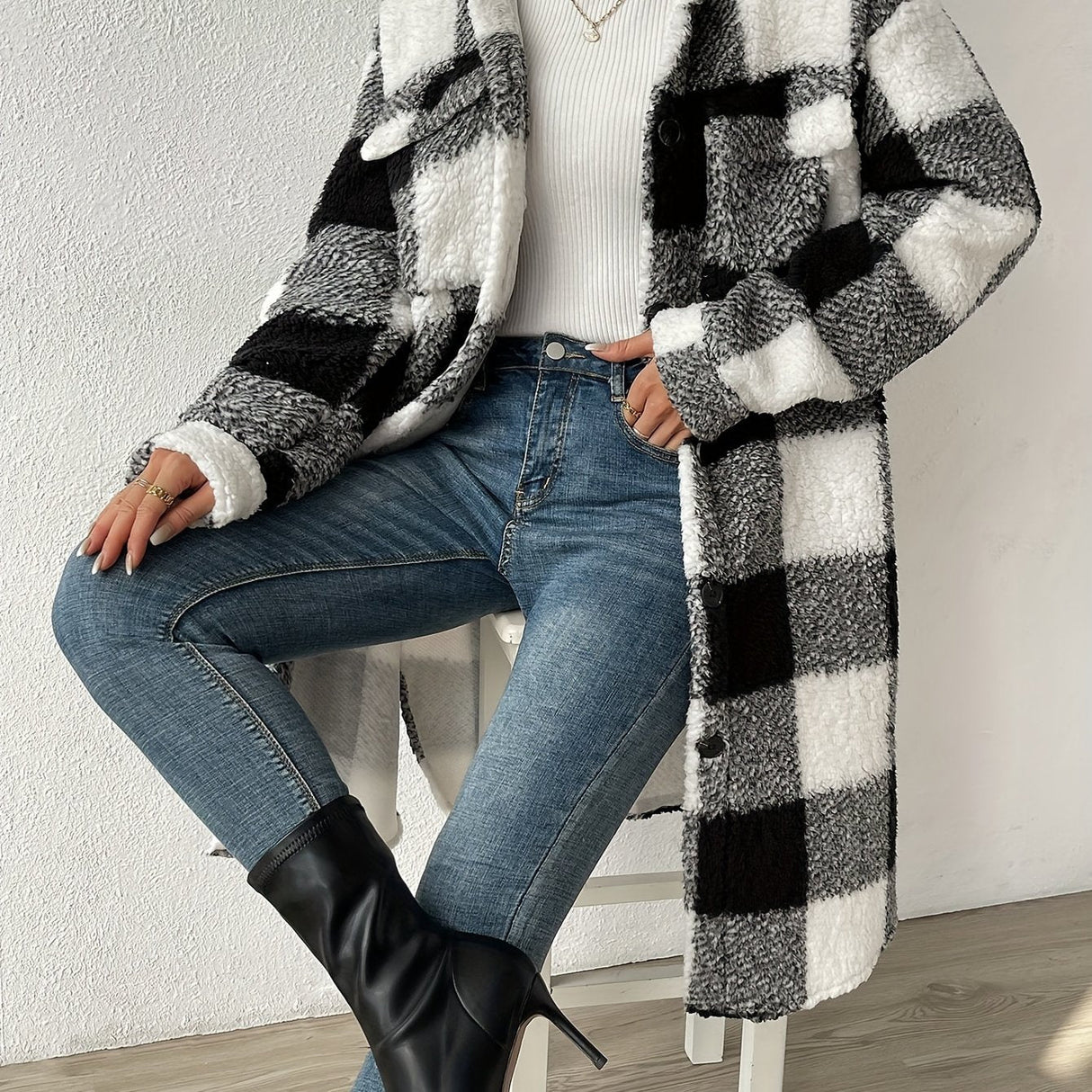 Liesa - Elegant checked teddy coat