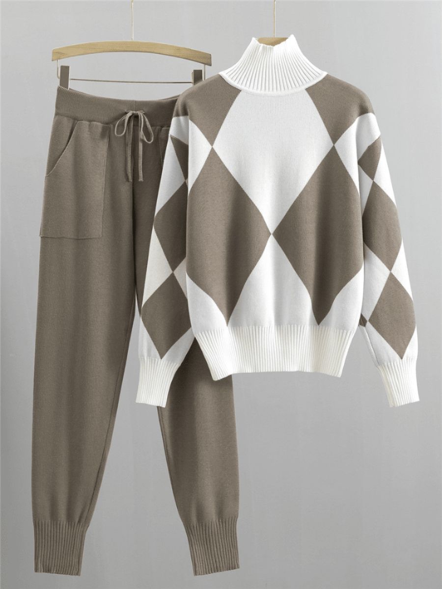 Elegant ladies jumper and trousers set