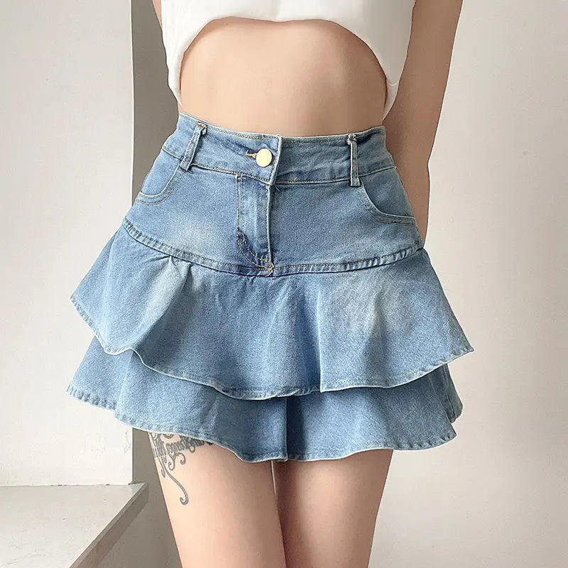 Hannah - Denim shorts with frill trim