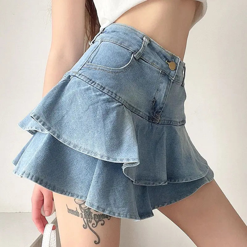 Hannah - Denim shorts with frill trim