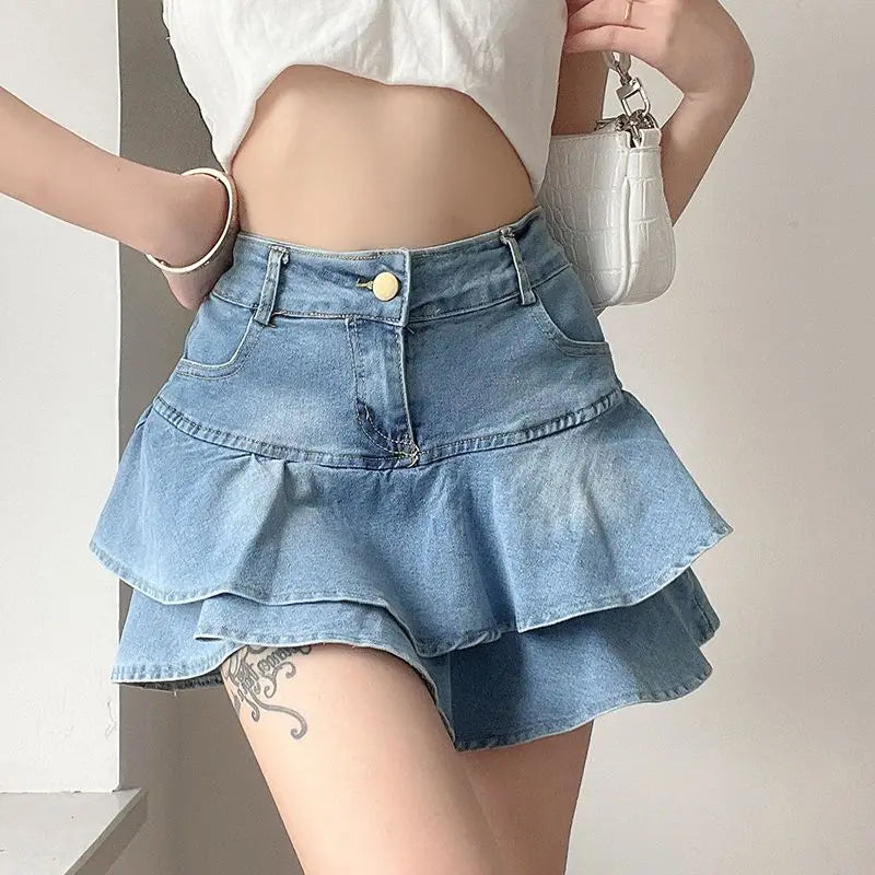 Hannah - Denim shorts with frill trim