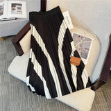 Fashionable pleated skirt with colourful print