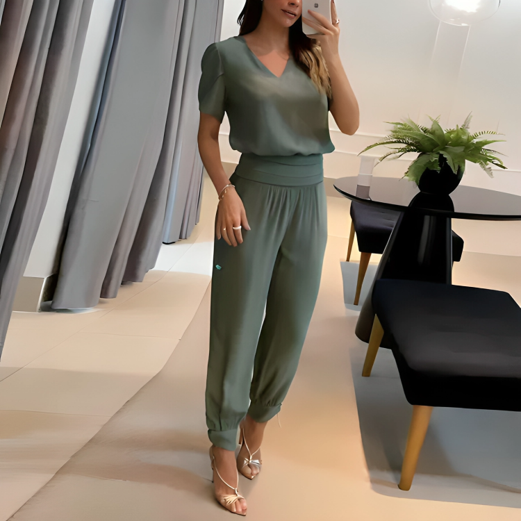 Trendy blouse and trousers set for women