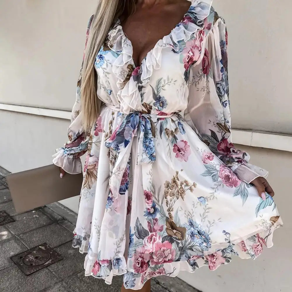 Amelia - Deep V-neck chiffon dress with floral pattern