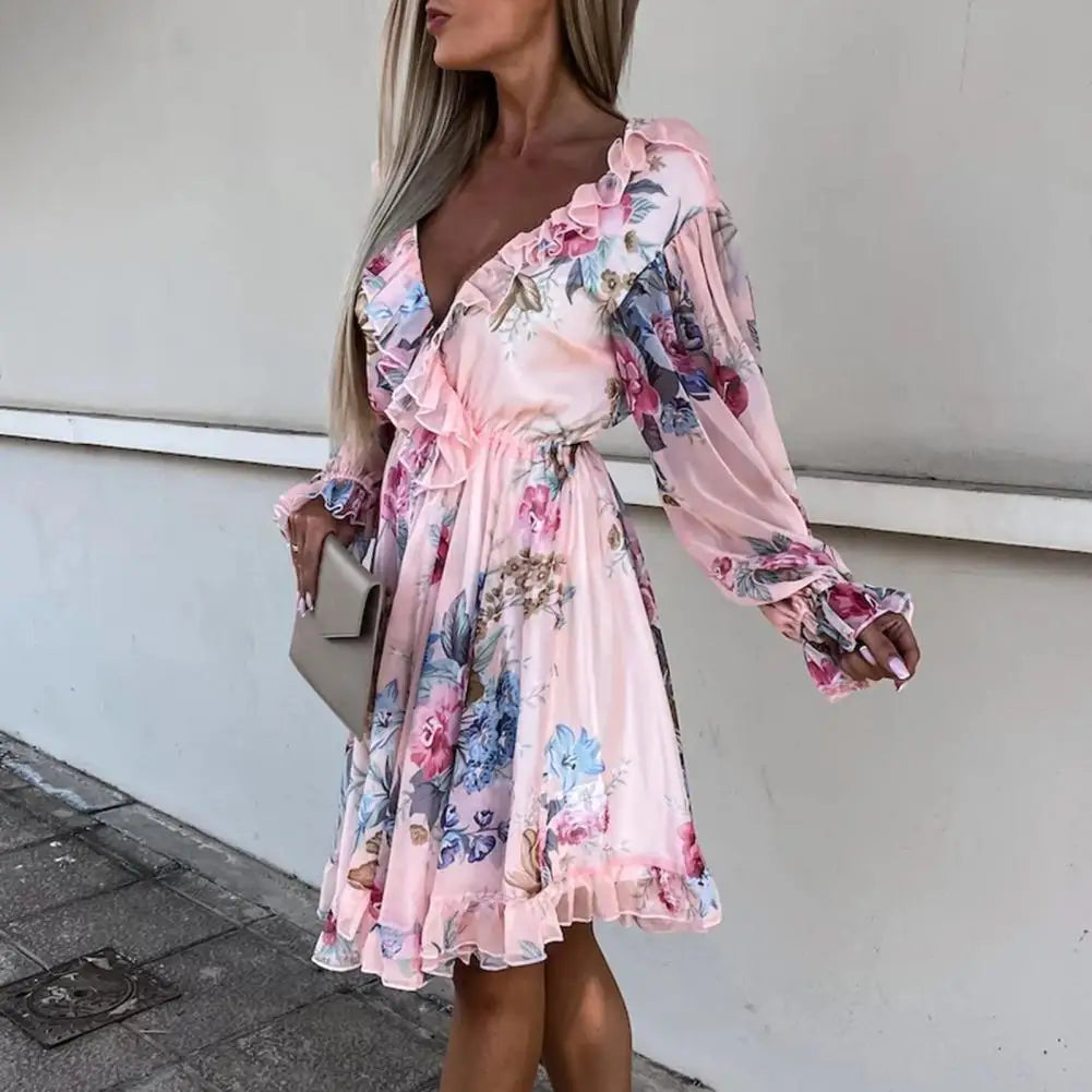 Amelia - Deep V-neck chiffon dress with floral pattern