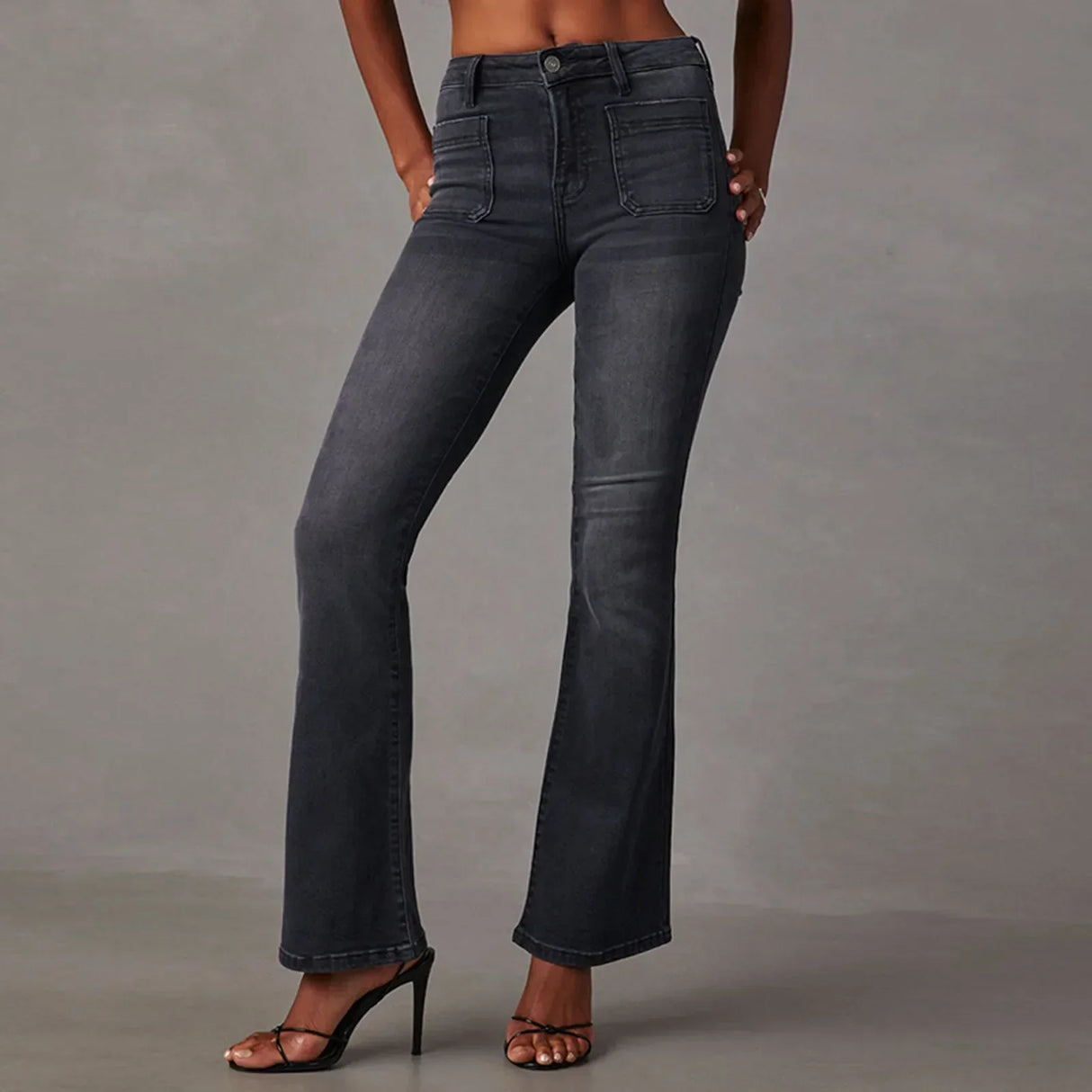 Zoe - Chic bootcut jeans with a low rise