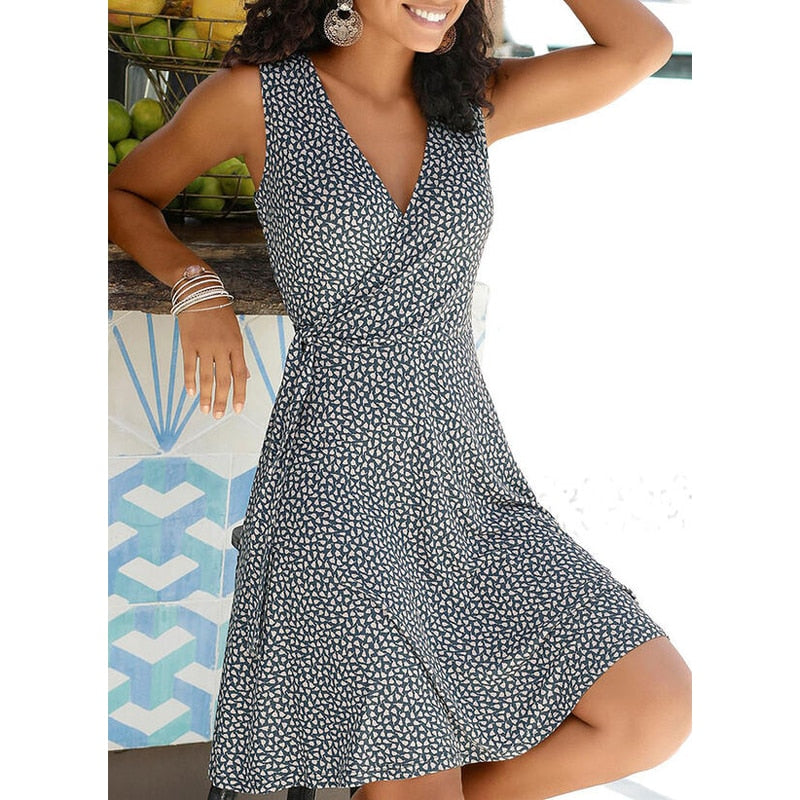 Sheryl - The modern casual dress with polka dots for summer 2023