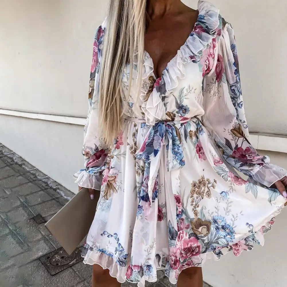 Amelia - Deep V-neck chiffon dress with floral pattern