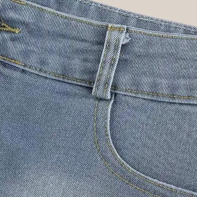 Hannah - Denim shorts with frill trim