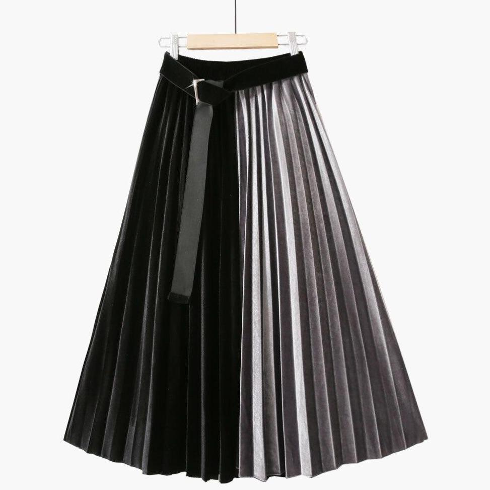 Stylish two-coloured pleated skirt